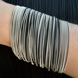 LA MOLLLA ARMBAND SEL & POIVRE BLACK – MAAT M