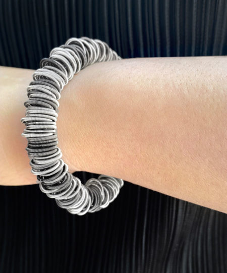 LA MOLLLA NR ONE DARK ARMBAND – MAAT M