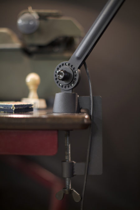 TONONE BOLT BUREAULAMP 2ARM CLAMP MIDNIGHT GREY - Afbeelding 4